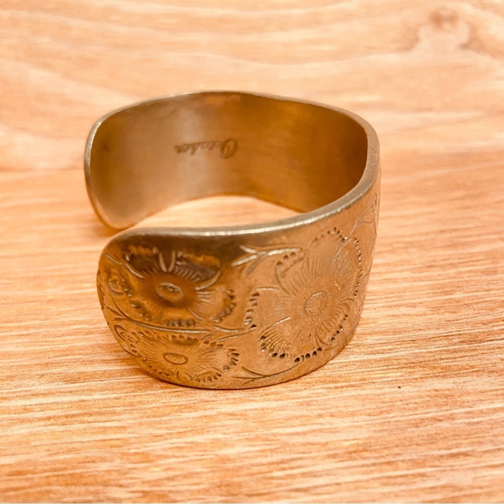 October Beautiful Unisex Salisbury Pewter Adjustable Floral Design Cuff Bracelet - Picture 5 of 5